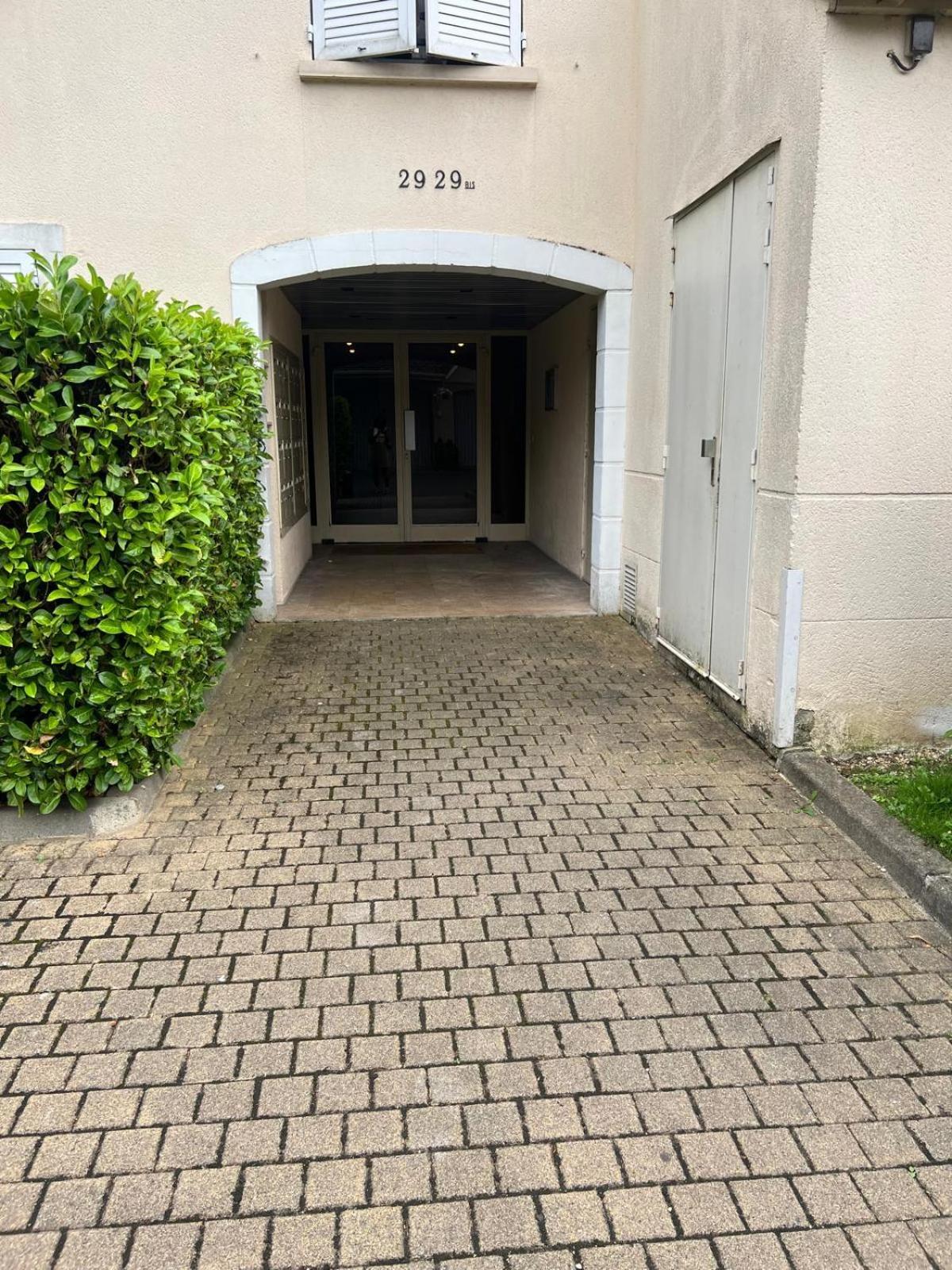 Champion Suites Sarcelles Exterior photo